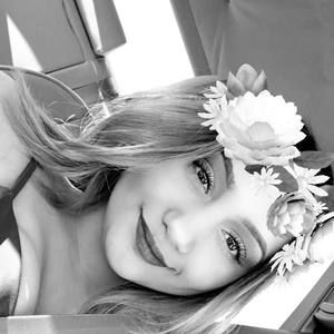 Meet your Posher, Crystal